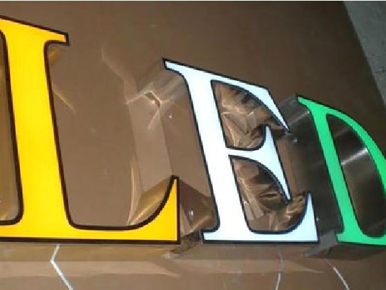 唐河介绍LED招牌的基础知识。